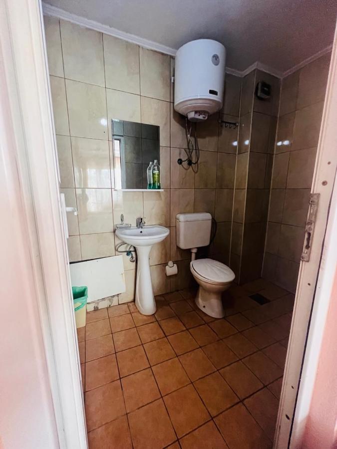 Guest House Velania Pristina Exteriör bild