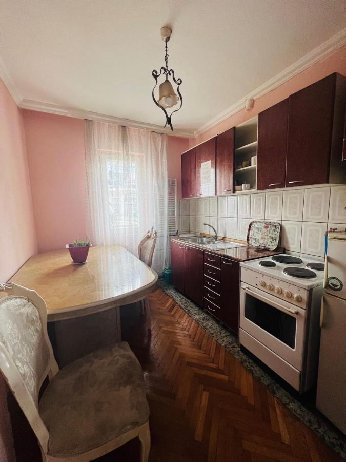 Guest House Velania Pristina Exteriör bild