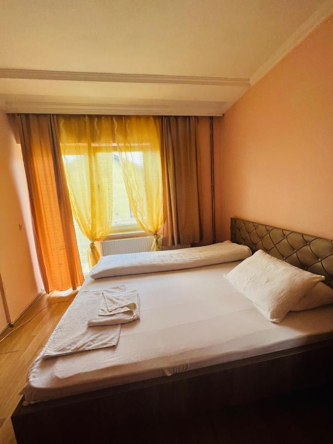 Guest House Velania Pristina Exteriör bild