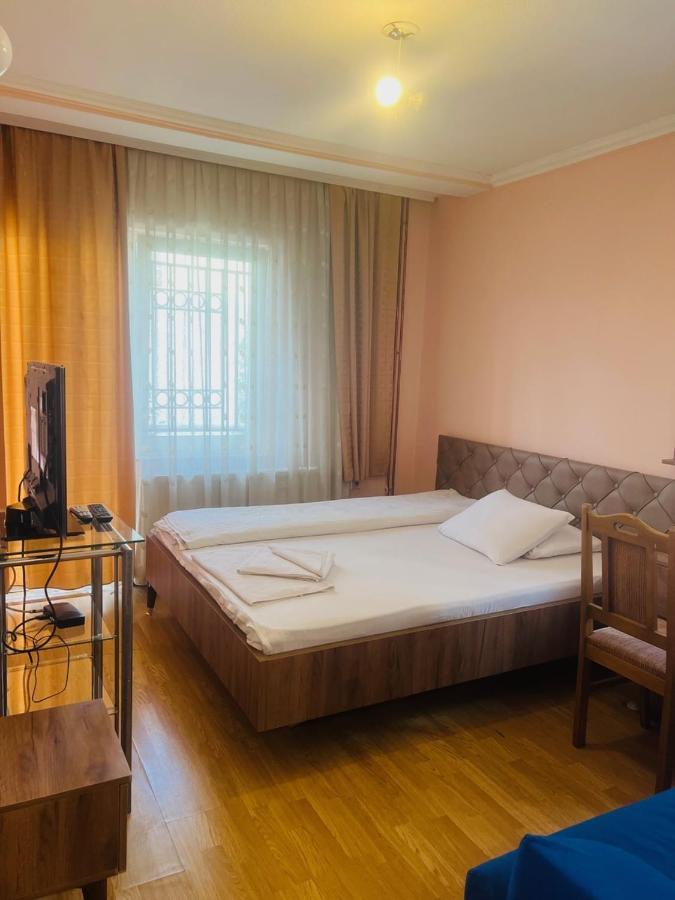 Guest House Velania Pristina Exteriör bild