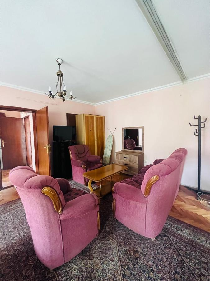 Guest House Velania Pristina Exteriör bild