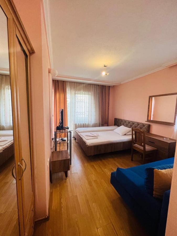 Guest House Velania Pristina Exteriör bild