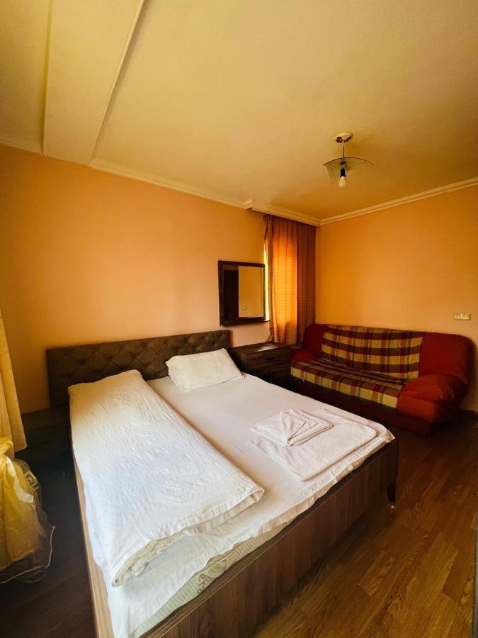 Guest House Velania Pristina Exteriör bild