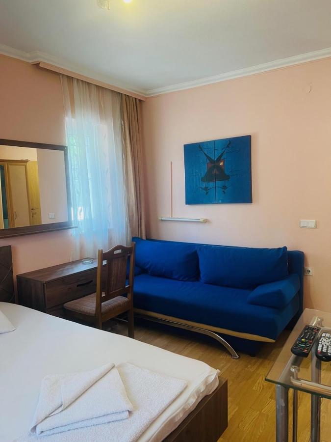 Guest House Velania Pristina Exteriör bild