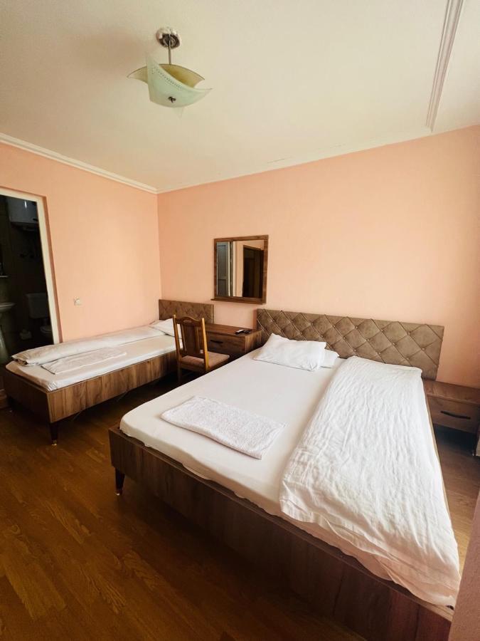 Guest House Velania Pristina Exteriör bild